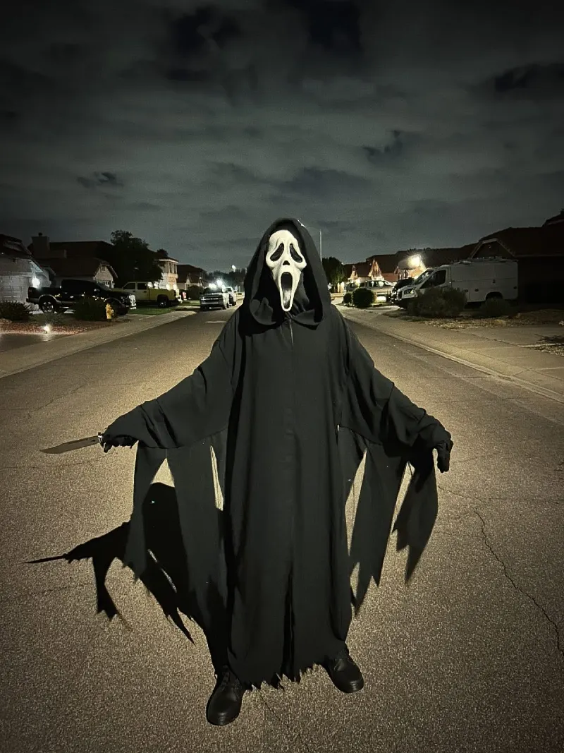 Classic Ghostface Robe with Screaming Mask and Hunting Knife