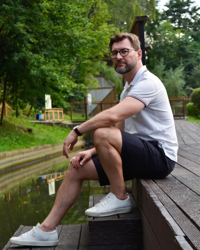 Crisp White and Navy Tailored Weekend - Elevating Men's Shorts Outfits