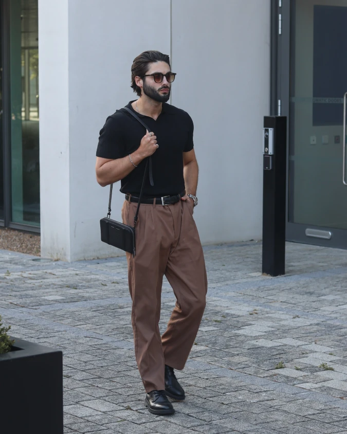 Earthy Brown Pleated Trousers and Black Knitwear, Relaxed Tailoring – Adapting Dark Academia for Summer Commutes