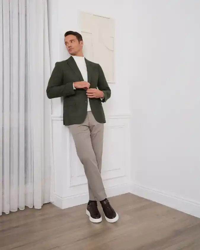 Earthy Tones & Soft Tailoring - Mastering the Hybrid Workday