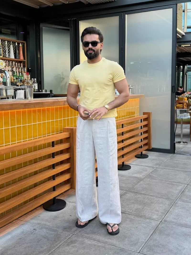 Fitted Yellow T-Shirt with Wide-Leg Linen Trousers and Black Sandals