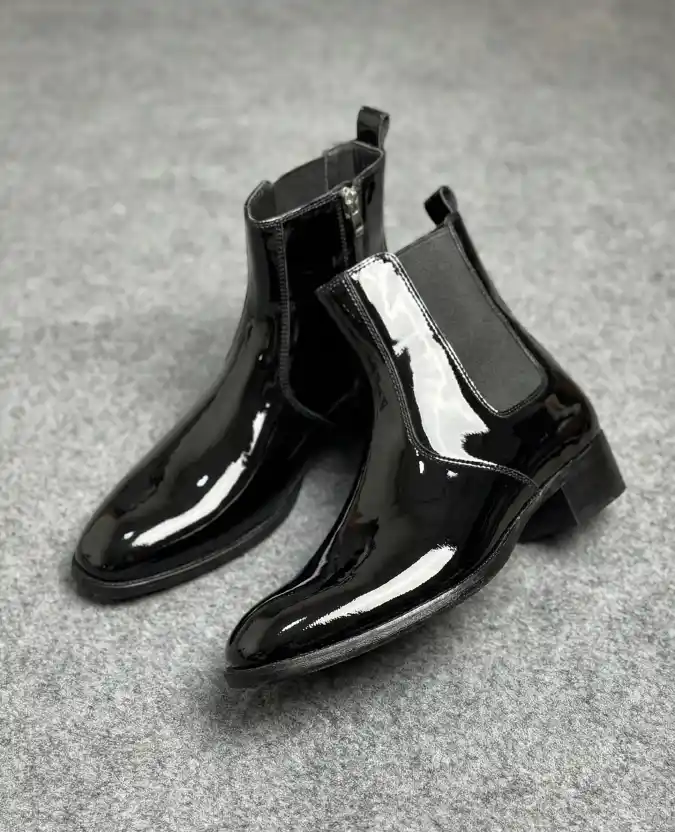 High-Gloss Black Chelsea Boots - Elevating Modern Urban Transit