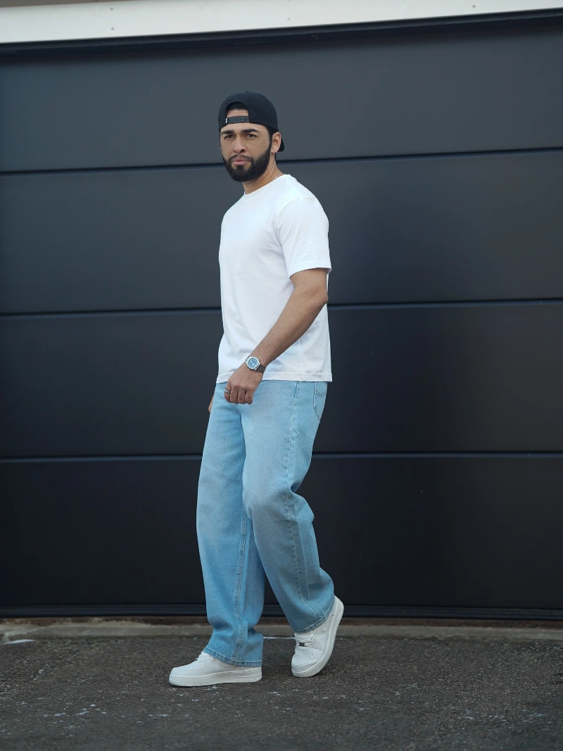 Light Wash Wide-Leg Jeans with Crisp White Tee and Classic Sneakers