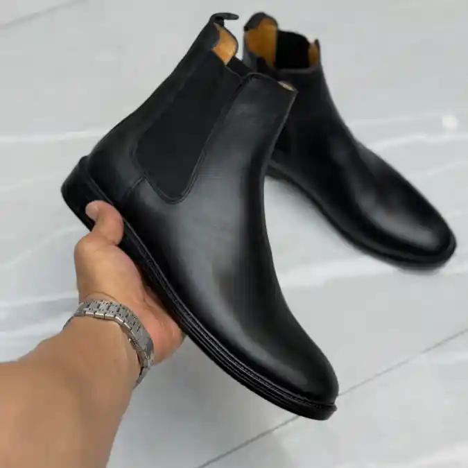 Minimalist Black Leather Chelsea Boot - Versatile Urban Daily Essential