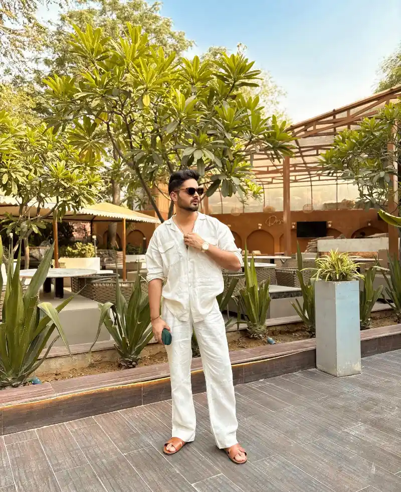 Oversized Utility Linen Shirt with Loose Trousers and Brown Slides