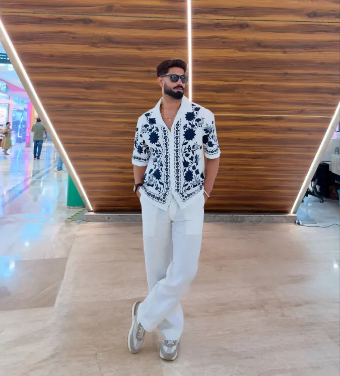 Relaxed-Fit Resort Wear - Monochromatic Magic for Warm Weather