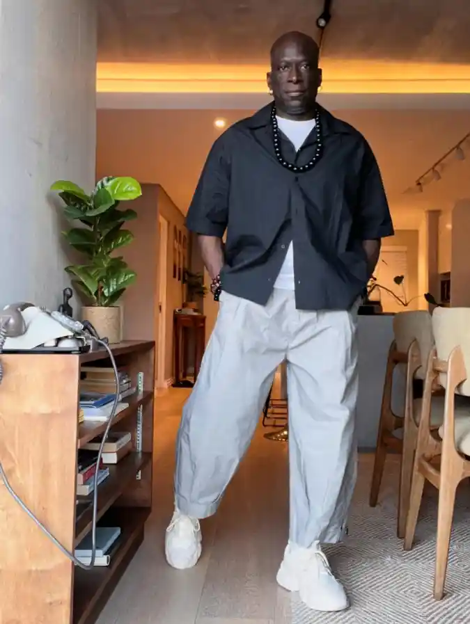 Relaxed Monochrome Lantern Fit - Urban Smart-Casual Reimagined