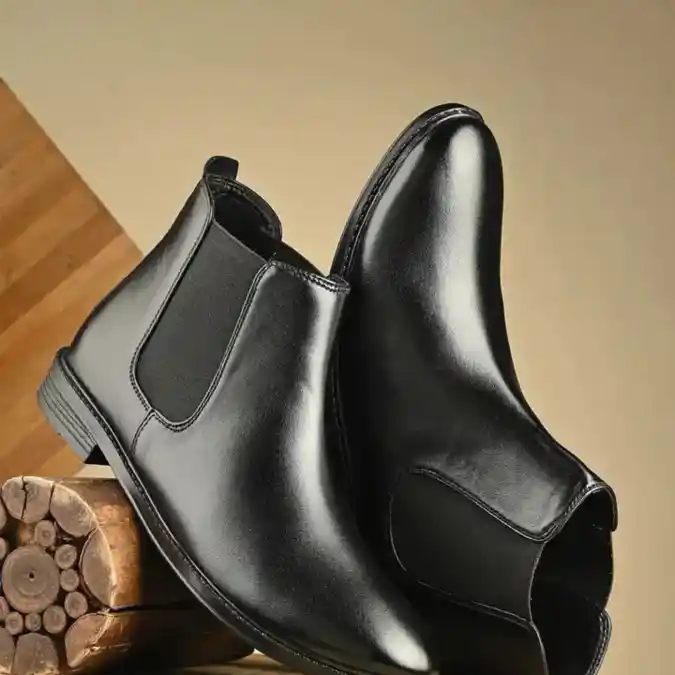 Sleek Urban Ease Black Leather Chelsea Boots for Modern Transitions