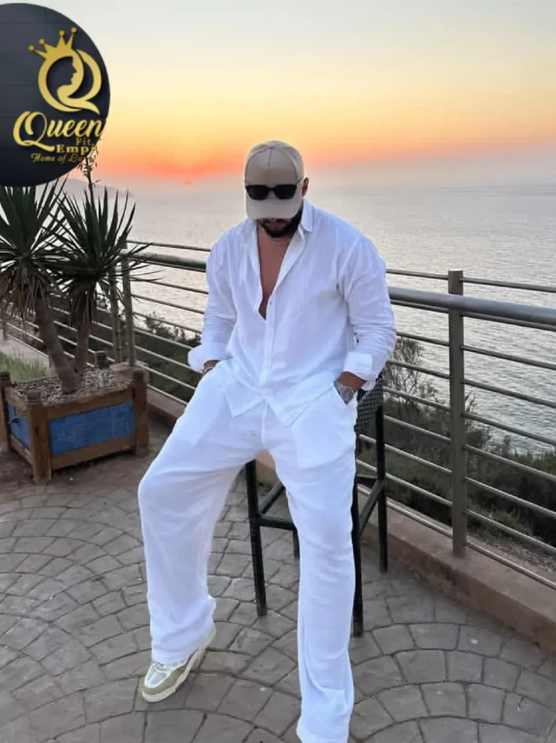 Unbuttoned Resort Shirt with Wide-Leg Trousers and Beige Baseball Cap